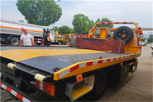 通榆附近拖车电话号码服务